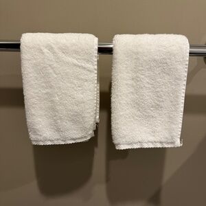 Matouk white cotton fingertip towels (set of 2)
